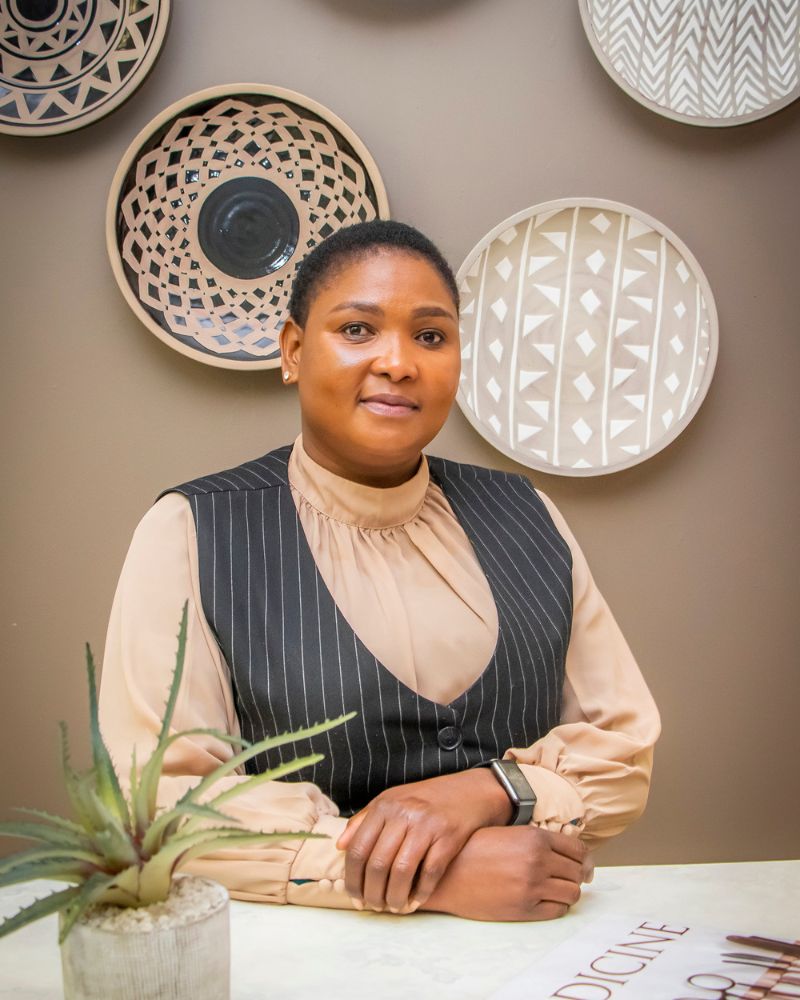 Ntombenhle Ntuli, Receptionist